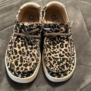 Wendy Rise Leopard- size 8 Hey Dudes